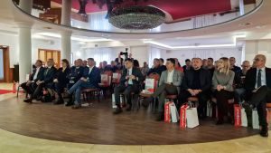 grupa ludzi podczas seminarium