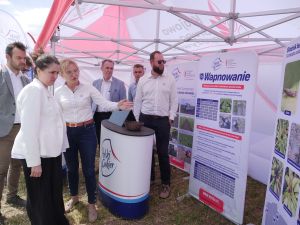 Członkini zarządu Olga Adamkiewicz w namiocie Działu Surowcowego KGS S.A.